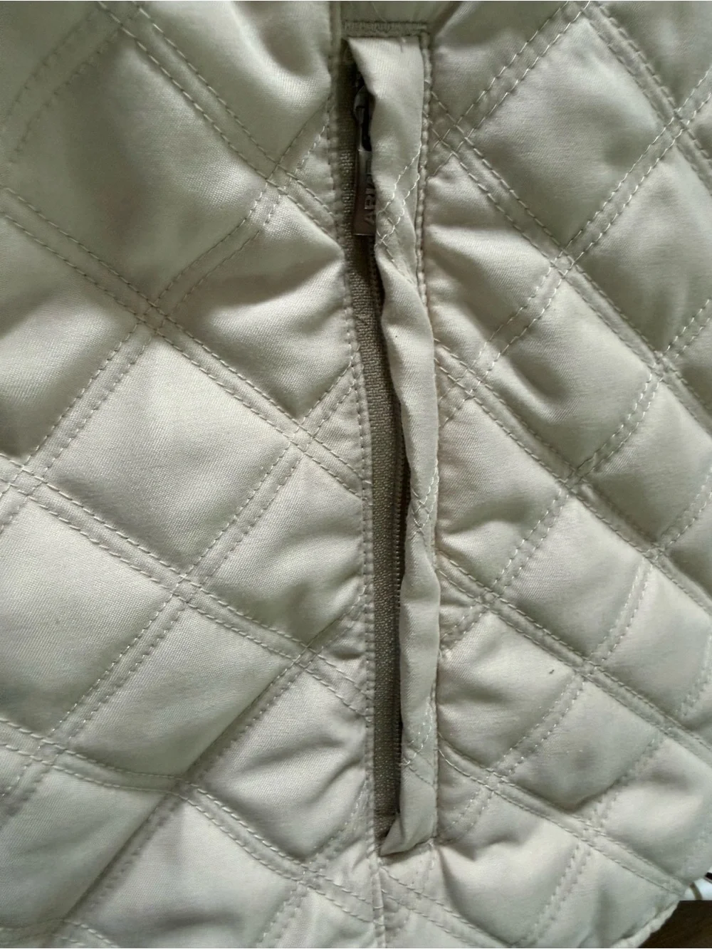 Ariat Diamond Quilted Full Zip Vest XL Ivory Horse Bit Lining